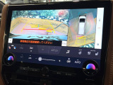 【パノラミックビューモニター】専用のカメラにより、上から見下ろしたような視点で360度クルマの周囲を確認することができます☆死角部分も確認しやすく、狭い場所での切り返しや駐車もスムーズに行えます。
