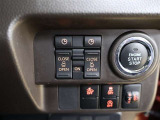 両側電動スライドドアのスイッチ付です。車内からもスイッチひとつで楽にドアの開閉が可能です。電動なので開閉時に力を使う必要がなく、半ドアになることもありません!
