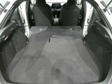 後部座席を倒せばより多くのお荷物を載せれますよ!!