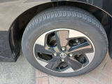 アルミホイール付!鉄ホイールと違って軽いので燃費にも影響してきます。ガソリンの高騰に少しは貢献します!足元がきまります。