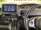 ホンダ純正メモリーナビ搭載なので、遠方へのドライブもお任せ下さい!ステアリング左手側にオーディオ関連のコントロールスイッチを配置しています。操作時は視線を逸らすことなく運転に集中できます