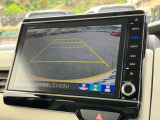 バックモニター装備。画面にて後方の確認が行えるので、バック駐車や車庫入れの際には重宝します。車の運転に慣れない方でも安心のガイドライン表示機能付。