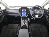 ■視界良好で運転しやすいコックピットです。シンプルで操作性の良いインパネ回りにデザインされ、SUBARUは安全性能に徹底的にまでこだわった視界設計を行っています。