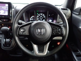 ハンドル左側にはオーディオ操作が出来るオーディオリモートコントロールスイッチ、右側にはHonda SENSINGとオートクルーズコントロールのスイッチを装備!