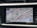 ナビ画面のアップ写真です。フルセグTV・Bluetoothオーディオ・CD・DVDビデオ再生が可能です。
