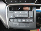 オートエアコンが標準装備されています。家のエアコンと同じ様な感覚で操作できますのでワンタッチで楽々です。余分な操作を行う必要がありませんので運転に集中する事が出来、事故防止にも繋がりますね。