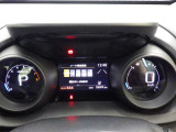 とっても見やすいメーターです。夜間時はラグジュアリーな気分にさせてくれる照明が魅力ですので、夜のドライブも楽しみになりますよ♪