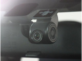 安心のドライブレコーダー装備!前方後方共に録画が可能です!!万が一の際や旅の思い出なども記録してくれます!