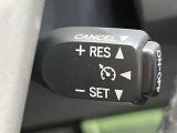 【クルーズコントロール】高速道路もラクラク走行。アクセルを離しても一定速度で走行ができ、長距離運転時の負担を軽減!加速・減速も簡単なスイッチ操作で調整できます。