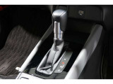 扱いやすい位置に配置されたフロアオートマチックです☆CVTを採用で滑らかでスムーズな走りが楽しめますよ♪