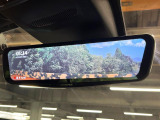 【アドバンスドルームミラー】後席の大きな荷物や同乗者で後方が確認しづらい時でも安心!カメラが撮影した車両後方の映像をルームミラー内に表示。クリアな視界で状況の確認が可能です!