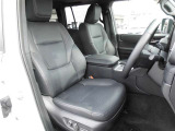【内装】ランドクルーザーの車内です♪もちろん、フロアマットもついてますよ〜!