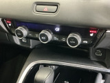 運転席/助手席シートヒーターで寒い日もすぐに温かくなり快適に過ごせます。3段階の温度調整が可能です