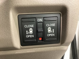 リアドアは乗り降りに便利な両側電動スライドドアです。また運転席に座っていながらスイッチ操作で自在にスライドドアを開け閉めできます。