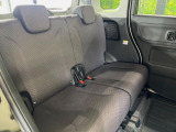 後部座席も気になるようなキズ・汚れやへたり等、大きなダメージはなく、良好な状態です。
