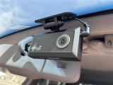 【ドライブレコーダー】映像・音声などの運転中の記録を残します。事故などを起こした起こされた時の証拠になりえますので、もしも時でも安心ですね。