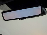 デジタルインナーミラーを装備してます。後部座席の人や大きな荷物で後方の視界を遮られることがありません。