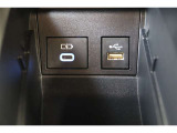 データ通信/給電用と、給電用(Type-C)のUSBポートも装備されています。車内にあると便利なアイテムですね!