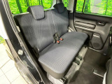 後部座席も気になるようなキズ・汚れやへたり等、大きなダメージはなく、良好な状態です。