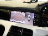 サラウンドビューカメラ装備。ドライバーも上空から見た映像を見ながら安全に駐車できます。