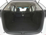 運転にかかわる様々な操作を安全に行えるように視点移動が少なく、操作性に配慮されたスイッチ類が凝縮されたコクピットです。