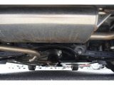 車両後方からの下回りです。マフラー防錆塗装や下回り防錆施工等も可能でございます。