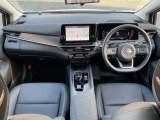 前席内装の全体像です。是非実車をご覧にお越し頂き実際にお座りください。