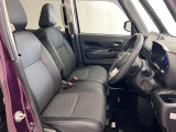運転席も広くゆとりのある室内です