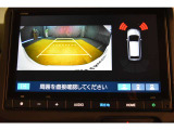 駐車に便利なバックモニター付きです
