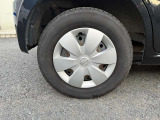 純正ホイールカバー付きです。タイヤサイズ 145/80R13