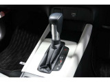 扱いやすい位置に配置されたフロアオートマチックです☆CVTを採用で滑らかでスムーズな走りが楽しめますよ♪