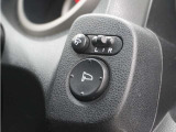 ◆電動格納式リモコンドアミラー◆ボタンを押すだけでドアミラーの開閉ができ、鏡の角度調節も電動でできる便利な機能です。