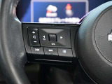 ナビゲーションのメニュー、音量など、ステアリングから手を離さずに操作できます。