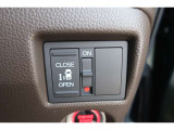 運転席に居ながら左側パワースライドドアの開閉ができます!