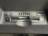 【ETC】有料道路を利用する際に料金所で停止することなく通過できる、ETC車載器(ノンストップ自動料金収受システム機器)が装備されています。セットアップを行うことで利用可能になります。