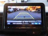リバース時にはリアカメラにより後方の確認も可能です。「ノーマル・ワイド・トップダウンビュー」の3つから状況に合わせて切り替え可能です。