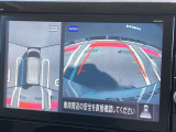 アラウンドビューモニター装備!空から見ているような映像によって不慣れな場所での車庫入れや縦列駐車等はもちろん狭い道でのすれ違いも安心していただけます♪