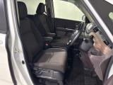 ■運転席にはシート高を調整できるハイトアジャスターが装備され、幅広いシートポジションの設定が可能になっております