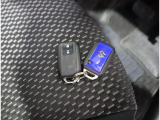 リモコンキーを取り出さなくてもエンジンのON/OFFやドアの開錠・施錠がスイッチ一つで行えるスマートキーです♪