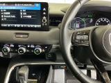 ホンダ純正メモリーナビ搭載なので、遠方へのドライブもお任せ下さい!ステアリング左手側にオーディオ関連のコントロールスイッチを配置しています。操作時は視線を逸らすことなく運転に集中できます