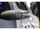 暗くなるとヘッドライトを自動で点灯してくれます。トンネルが多い郊外の道や、高速道路のトンネルを走行するときなどは大変便利です。夕方早めの点灯で安全も確保してくれます。