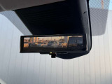 スマートルームミラー装備です。夜間や荷物満載時にも後方視界を妨げることなく鮮明に映し出してくれますので安心です。