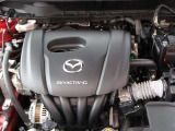 「SKYACTIV-G(ガソリン)」は、規格外の高圧縮を実現し、世界のエンジン技術者に驚きを与えました。さらに、それを維持したままノッキングの発生を抑え、熱効率を向上、走りにも寄与したエンジンです。
