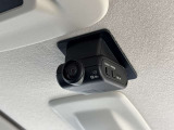 ドライブレコーダー付きで前方だけでなく車室内も録画できるので万一のとき記録に残せて安心です。