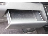 助手席前スライド引き出し