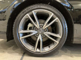 18インチ純正アルミホイール付!鉄ホイールと違って軽いので燃費にも影響してきます。ガソリンの高騰に対し少しは貢献します!