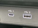 USB端子が装備されていますので車内でスマートフォンなどの充電が可能です。