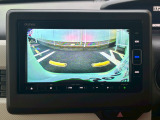バックでの駐車が苦手な方や運転にあまり自信のない方でも後方の視界をしっかりサポート。安心して車庫入れが出来るバックカメラを装備しています!
