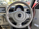 【ステアリング】軽い力で扱いやすいハンドルです。目立つ傷やスレなどなく綺麗な状態です!除菌プランいれていただくとさらに快適に!清潔なお車はお子様にも安心ですね!