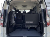 3列目シートを跳ね上げれば、大きな荷物や長尺物も積めてとっても便利です!